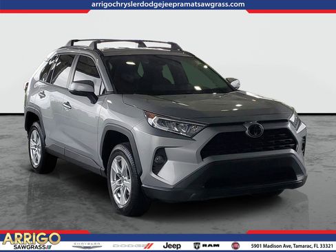 Used 2021 Toyota RAV4 XLE FWD image 1