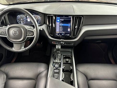 Used 2021 Volvo XC60 T5 Momentum image 15
