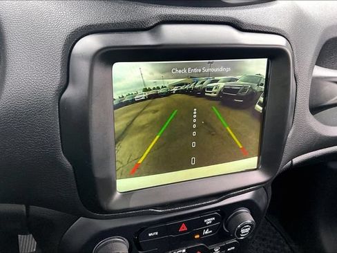 Used 2023 Jeep Renegade Trailhawk AWD/4WD image 13