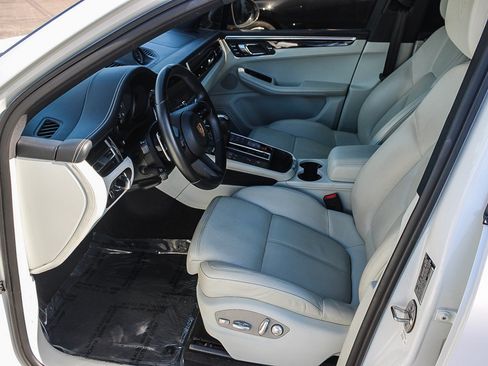 Used 2023 Porsche Macan Turbo AWD/4WD image 18