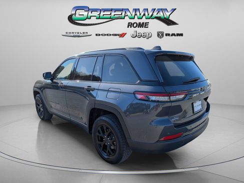 Used 2025 Jeep Grand Cherokee Altitude image 5