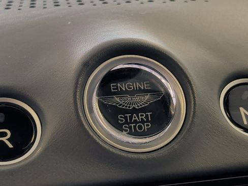 Used 2021 Aston Martin DBX AWD/4WD image 22