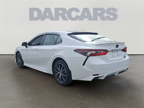 Used 2022 Toyota Camry SE image 4