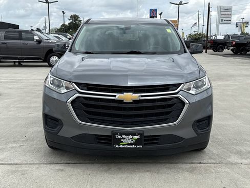 Used 2021 Chevrolet Traverse LS image 2