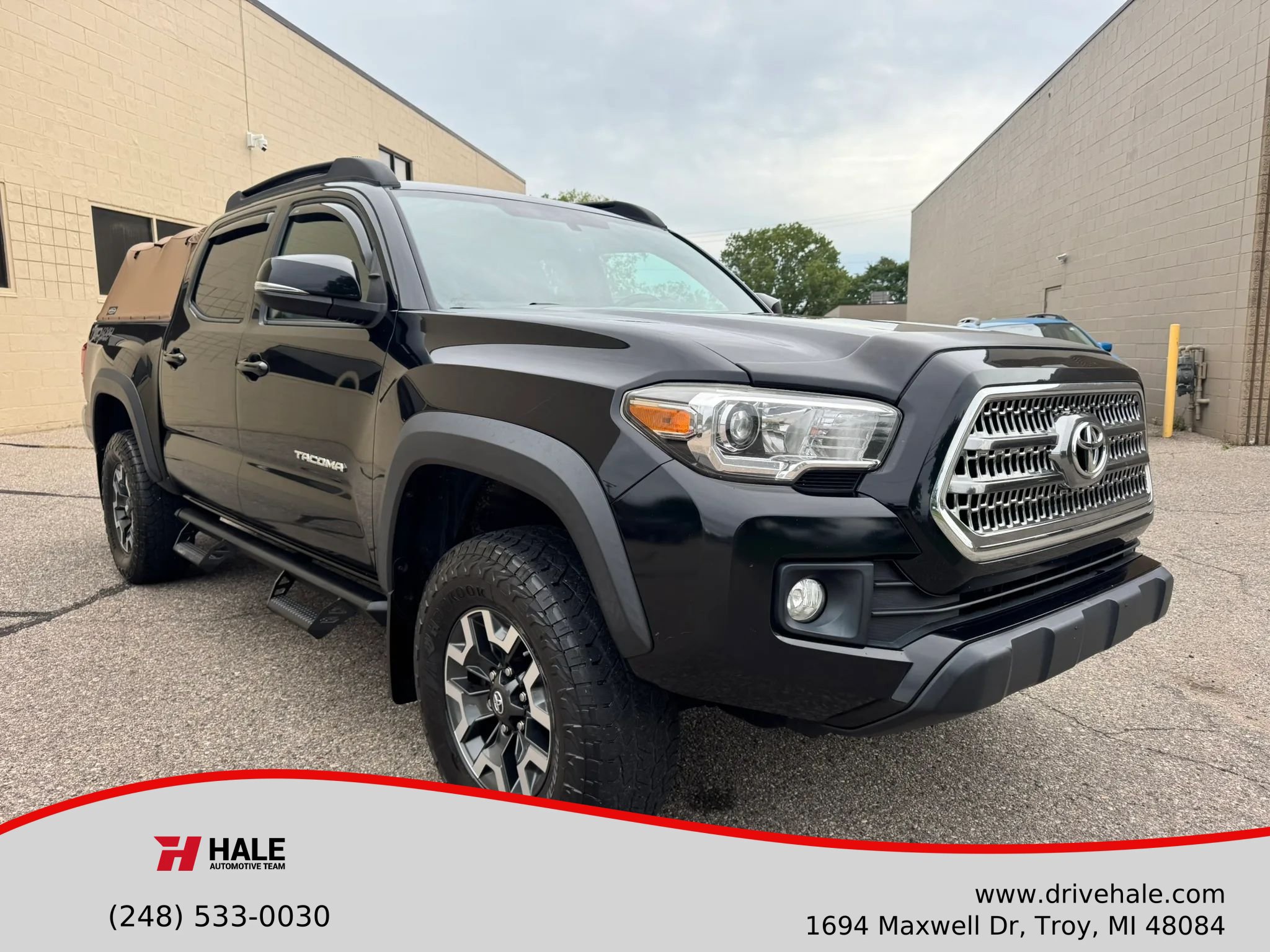 Used 2017 Toyota Tacoma TRD Off-Road AWD/4WD image 1