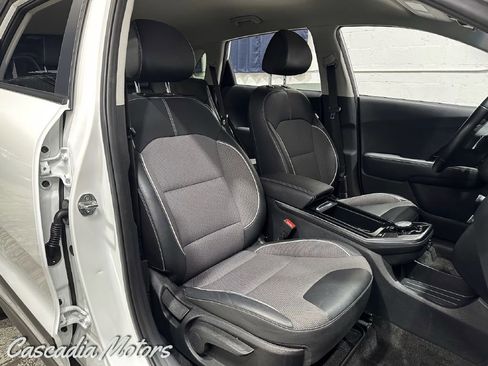 Used 2019 Kia Niro EX w/ Cold Weather Package 2.0 FWD image 15