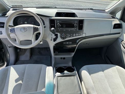 Used 2014 Toyota Sienna LE FWD image 16