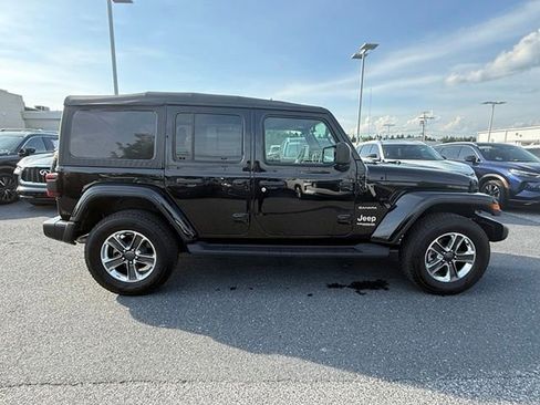 Used 2022 Jeep Wrangler Unlimited Sahara w/ LED Lighting Group AWD/4WD image 14