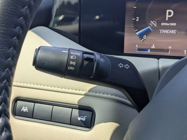 Used 2025 Nissan Armada Platinum w/ Convenience Package RWD image 30