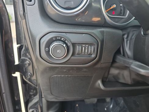 Used 2022 Jeep Wrangler Unlimited Sahara AWD/4WD image 26