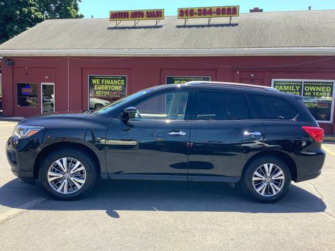 Used 2019 Nissan Pathfinder SL AWD/4WD image 4