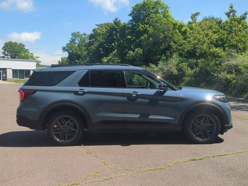 Used 2025 Ford Explorer ST-Line w/ Premium Package AWD/4WD image 3