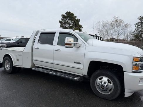 Used 2019 Chevrolet Silverado 3500 High Country w/ Duramax Plus Package image 8