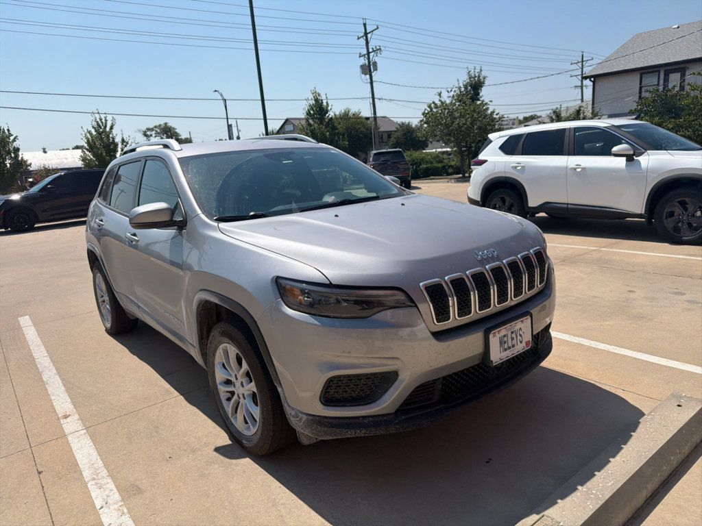 Used 2021 Jeep Cherokee Latitude AWD/4WD image 5