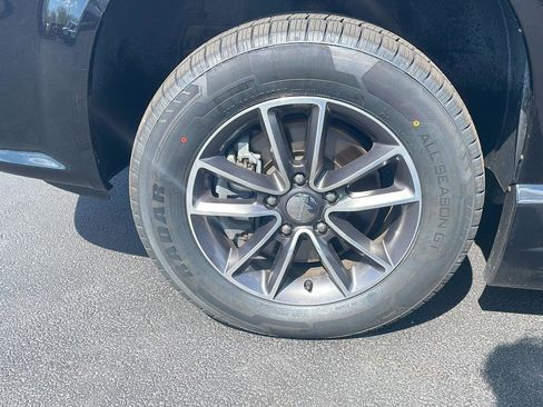 Used 2017 Dodge Grand Caravan SXT w/ Rear Park Assist Package FWD image 30