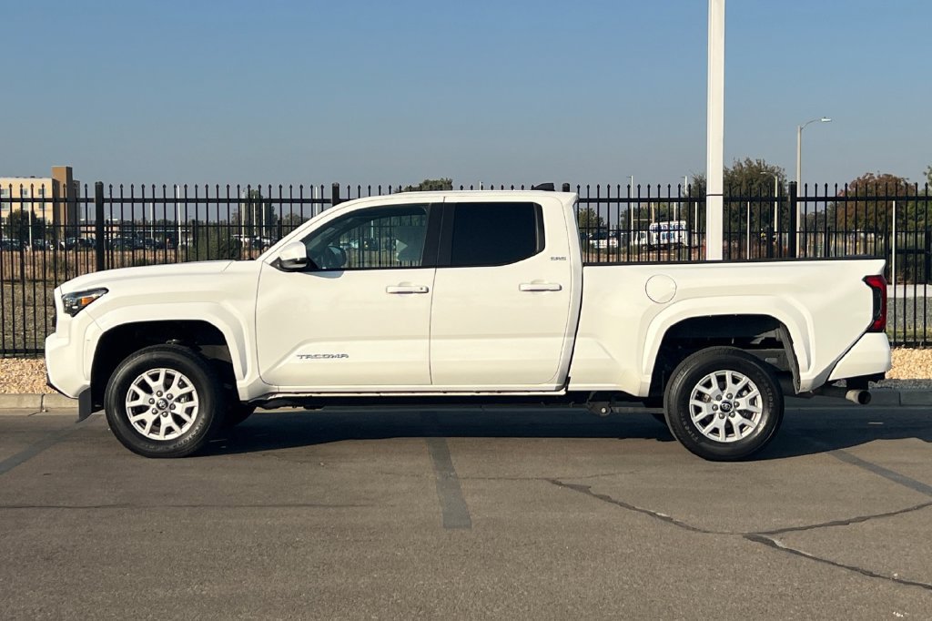 Certified 2025 Toyota Tacoma SR5 AWD/4WD image 9