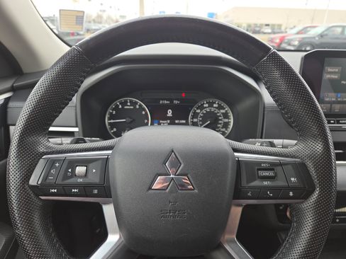Used 2023 Mitsubishi Outlander SE image 10