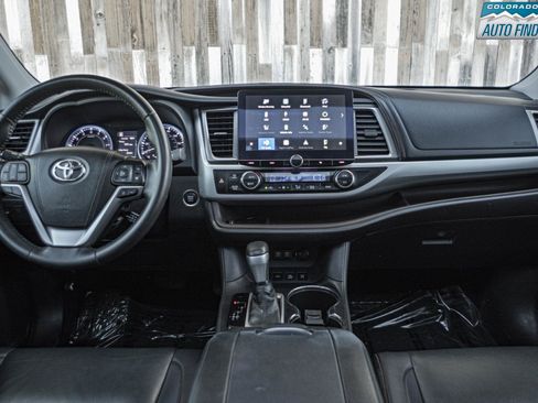 Used 2019 Toyota Highlander XLE AWD/4WD image 17