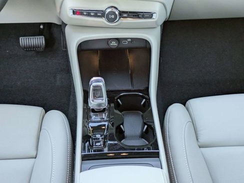 New 2026 Volvo XC40 B5 Plus w/ Protection Package Premier AWD/4WD image 19