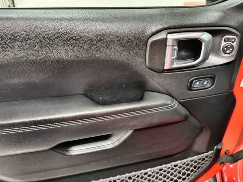 Used 2021 Jeep Wrangler Unlimited Sahara AWD/4WD image 15