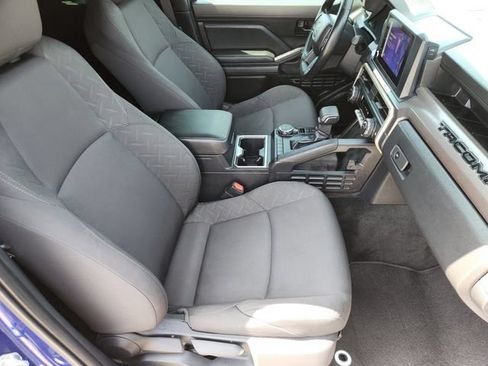 Certified 2025 Toyota Tacoma SR5 AWD/4WD image 12
