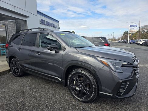 Used 2023 Subaru Ascent Onyx Edition Limited image 3