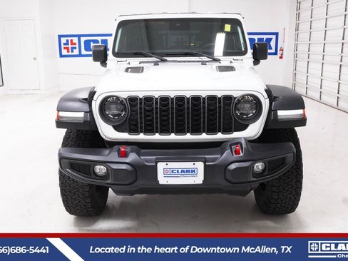 Used 2024 Jeep Wrangler Unlimited Rubicon AWD/4WD image 2