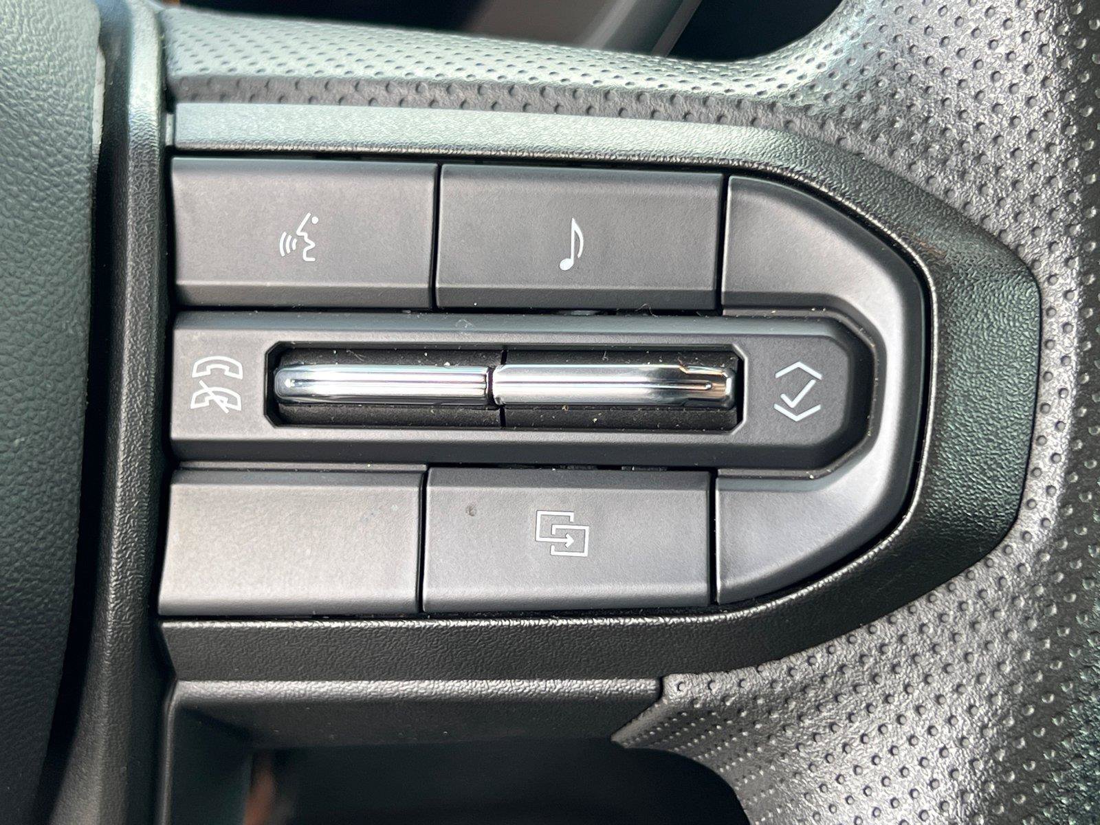 Used 2025 Chevrolet Colorado Trail Boss AWD/4WD image 25