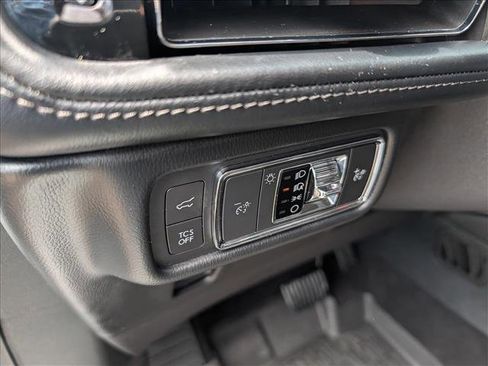 Used 2022 Lincoln Nautilus FWD w/ Premium Package image 32