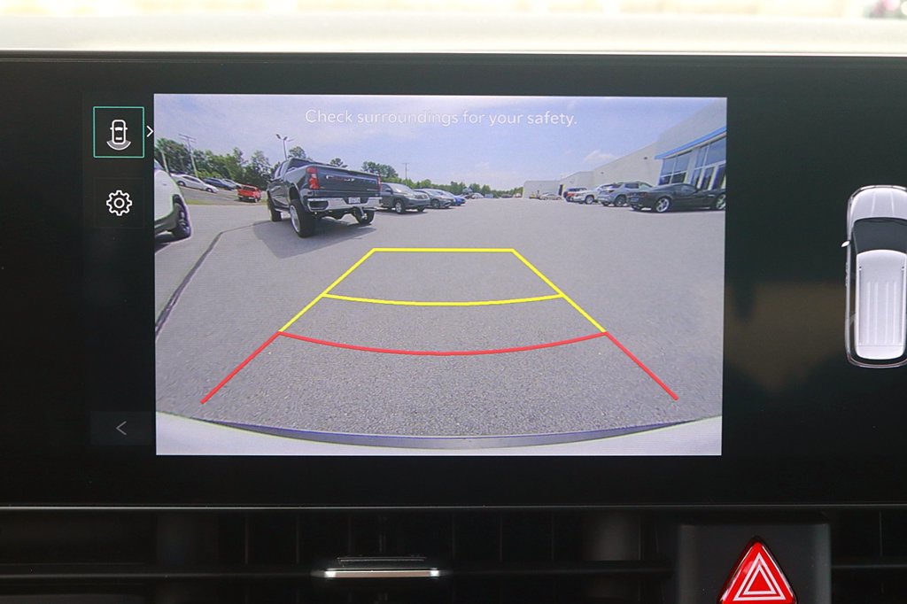 Used 2025 Kia Carnival FWD image 27
