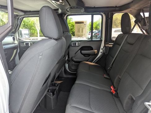Used 2022 Jeep Wrangler Unlimited Sport AWD/4WD image 19