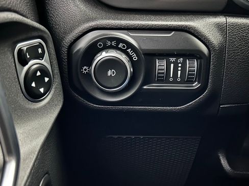 Used 2019 Jeep Wrangler Unlimited Sahara w/ Safety Group image 22