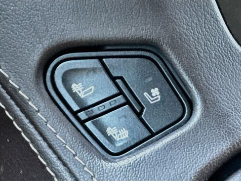 Used 2017 Chevrolet Suburban Premier RWD image 22