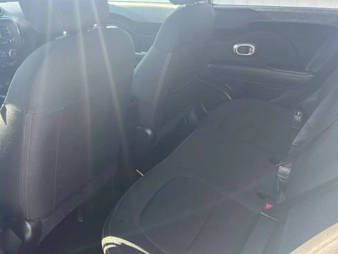 Used 2016 Kia Soul + FWD image 13
