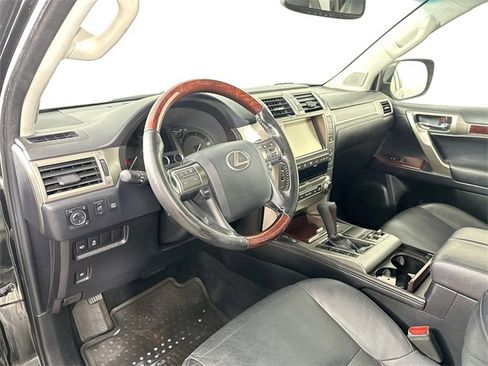 Used 2017 Lexus GX 460 image 20
