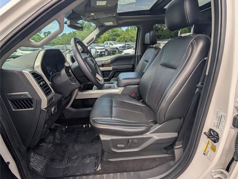 Used 2019 Ford F150 Lariat w/ Equipment Group 502A Luxury AWD/4WD image 17