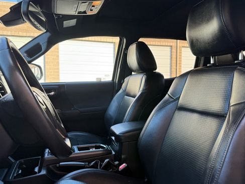 Used 2019 Toyota Tacoma TRD Sport AWD/4WD image 24