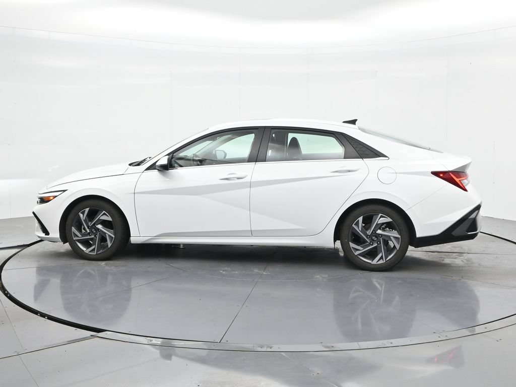 Used 2025 Hyundai Elantra Limited FWD image 8