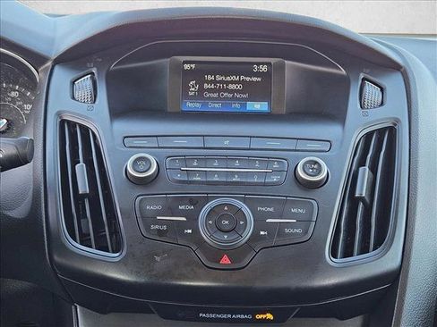 Used 2018 Ford Focus SE w/ Cold Weather Package FWD image 14