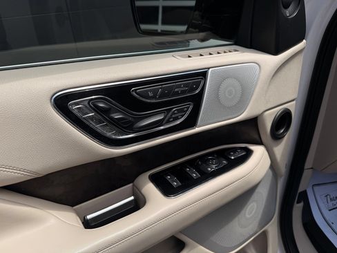 Used 2019 Lincoln Navigator L Reserve AWD/4WD image 37