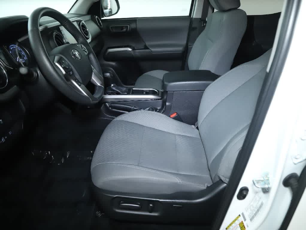 Certified 2023 Toyota Tacoma SR5 AWD/4WD image 18