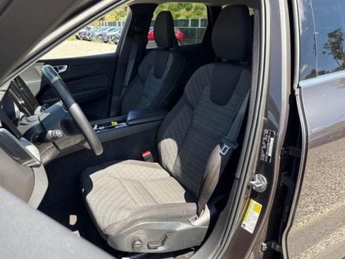 Used 2023 Volvo XC60 B5 Core w/ Climate Package FWD image 6