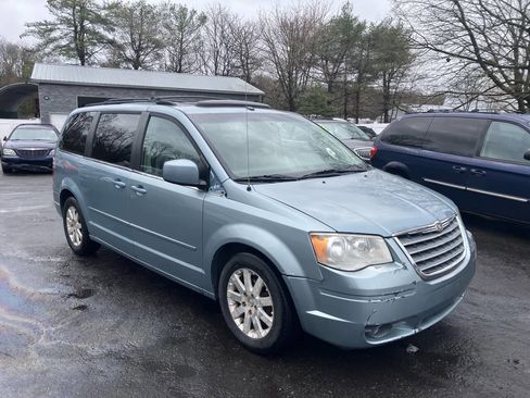 Used 2008 Chrysler Town & Country Touring image 5