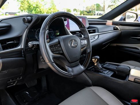 Used 2019 Lexus ES 350 image 3