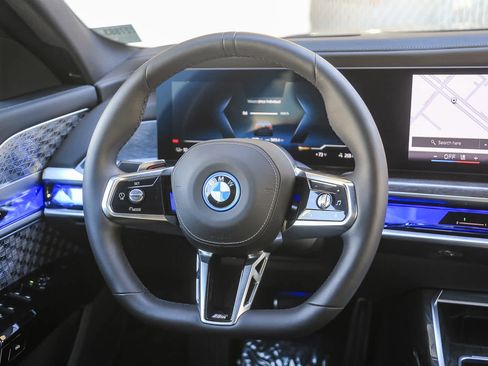 Used 2025 BMW i7 xDrive60 w/ Premium Package image 12