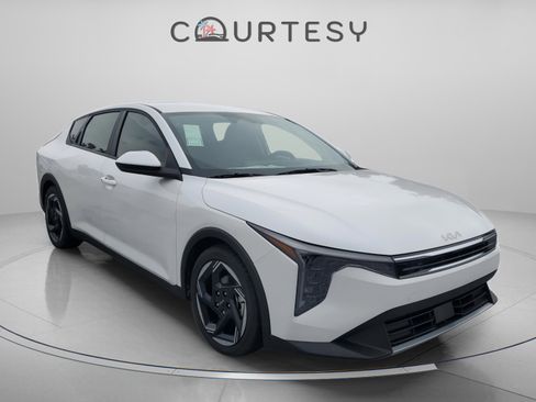New 2025 Kia K4 EX image 4