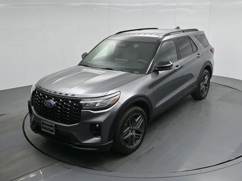 Used 2025 Ford Explorer ST-Line w/ ST-Line Street Pack image 38