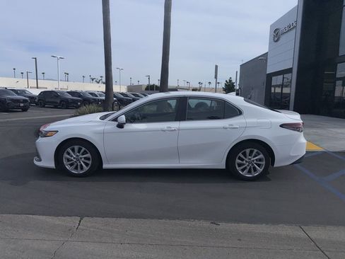 Used 2021 Toyota Camry LE image 7