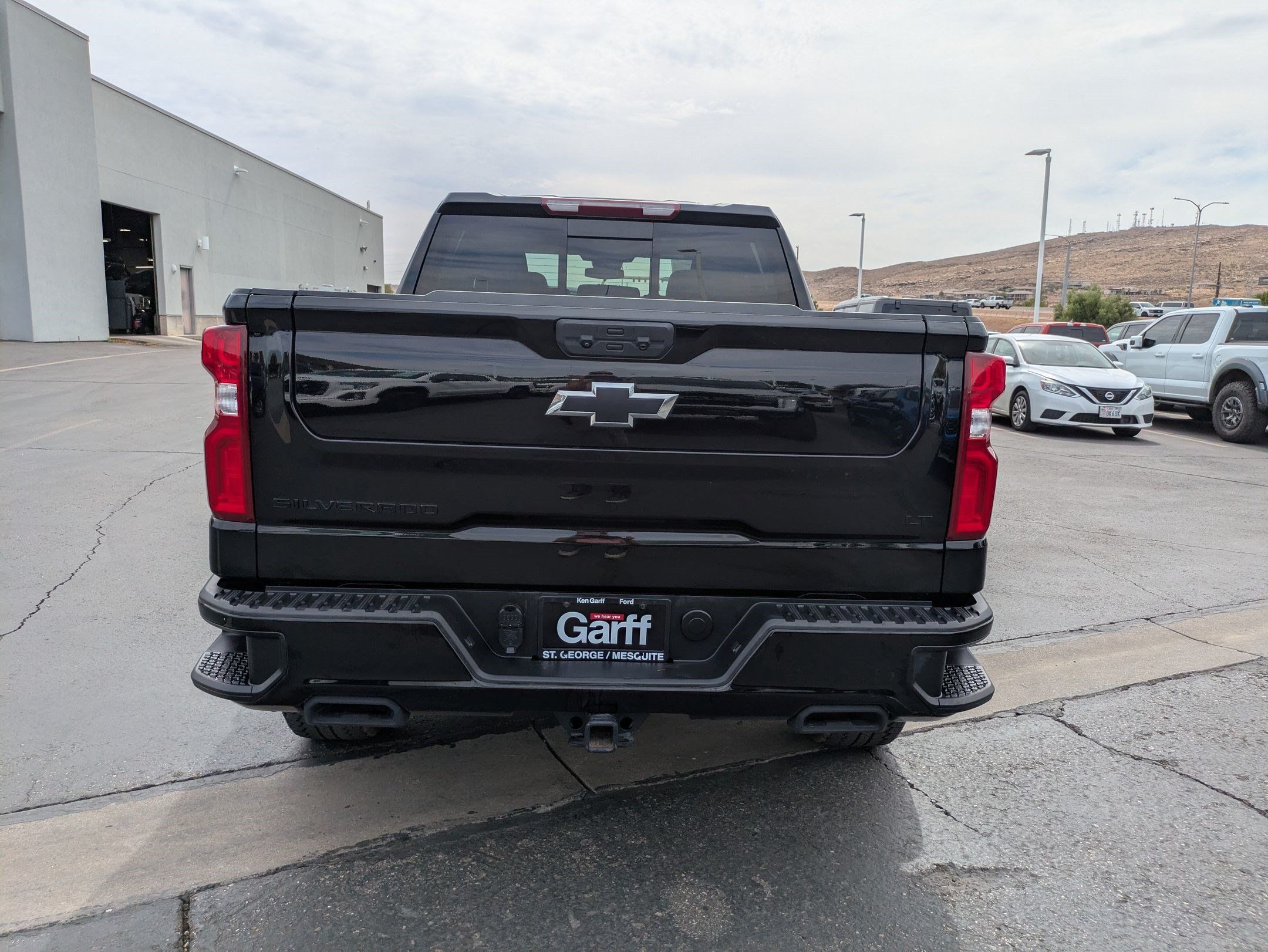 Used 2025 Chevrolet Silverado 1500 LT Trail Boss w/ Convenience Package II AWD/4WD image 4