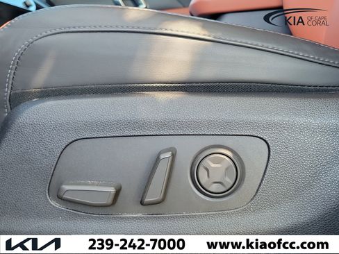 Used 2025 Kia Carnival EX FWD image 28